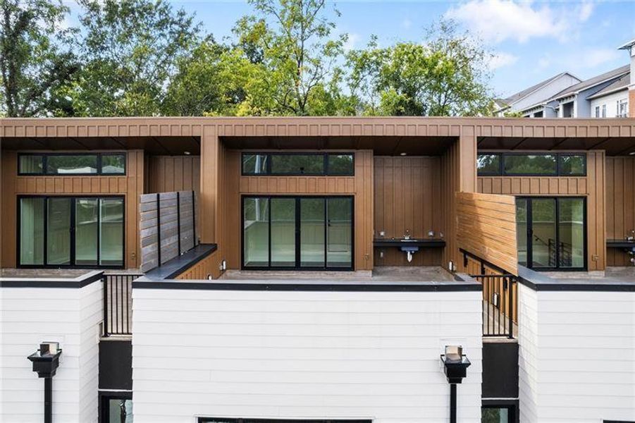 Exterior details and patio area of a home in The Berkeleys, Atlanta (Image 26).