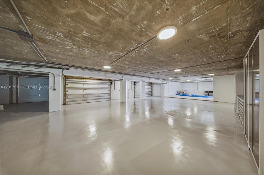 Spacious, unfurnished interior of a new home in , Islamorada, Village of Islands (Image 22).
