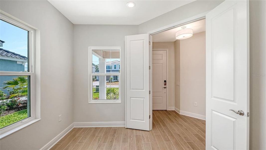 Spacious, unfurnished interior of a new home in Grand Park, Sarasota (Image 36).