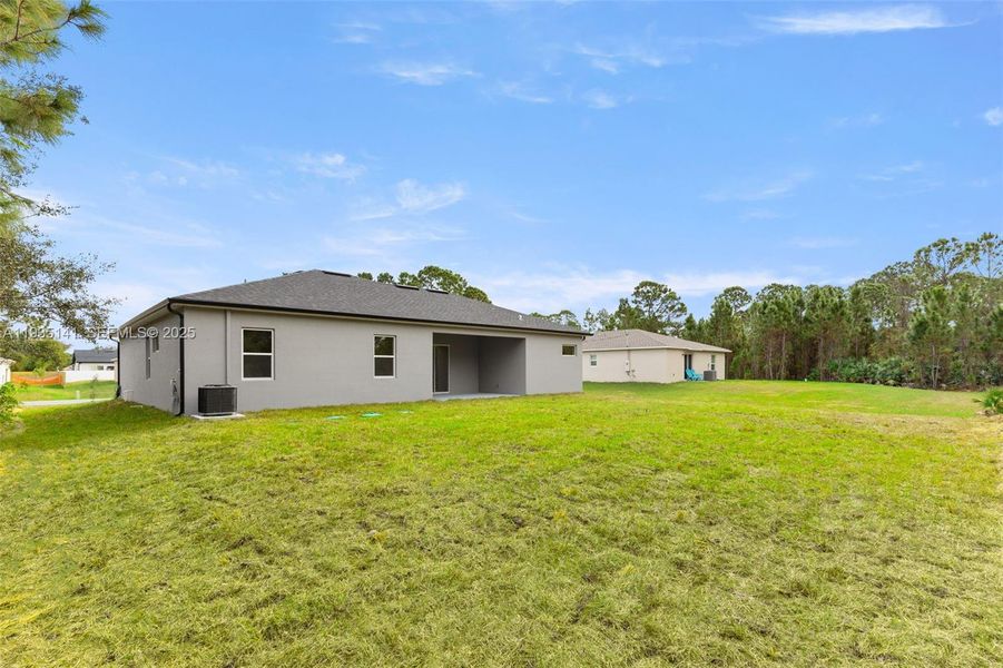 Exterior details and patio area of a home in , Palm Bay (Image 4).