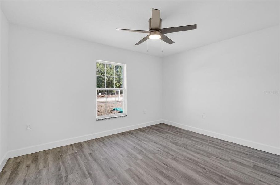 Spacious, unfurnished interior of a new home in , Dunnellon (Image 9).