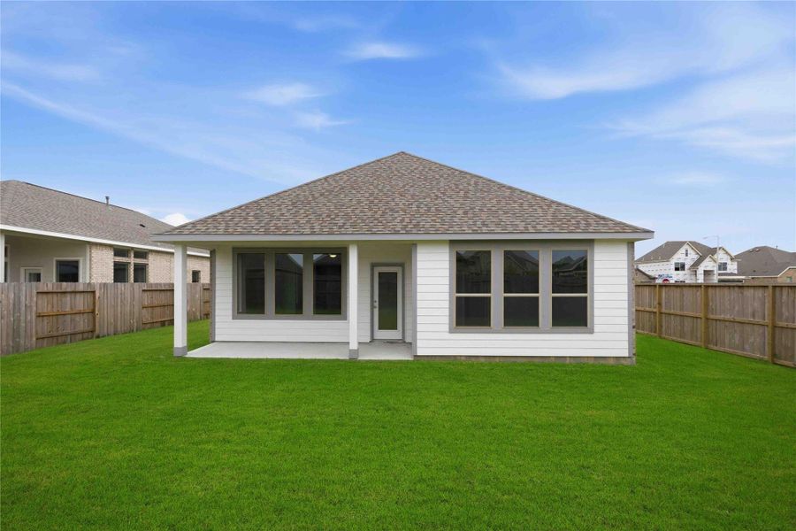 Exterior details and patio area of a home in Lago Mar  50'  &  55', Texas City (Image 18).