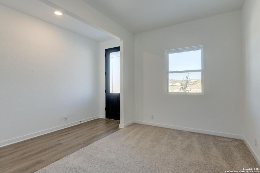 Spacious, unfurnished interior of a new home in Arcadia Ridge, San Antonio (Image 16).