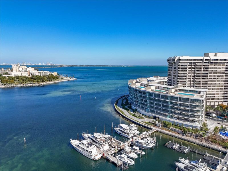 Condo located in Miami, FL showcasing its design and architecture (Image 3).