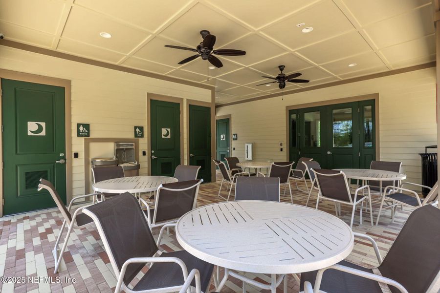 Community amenities in Jennings Farm, Middleburg (Image 53).