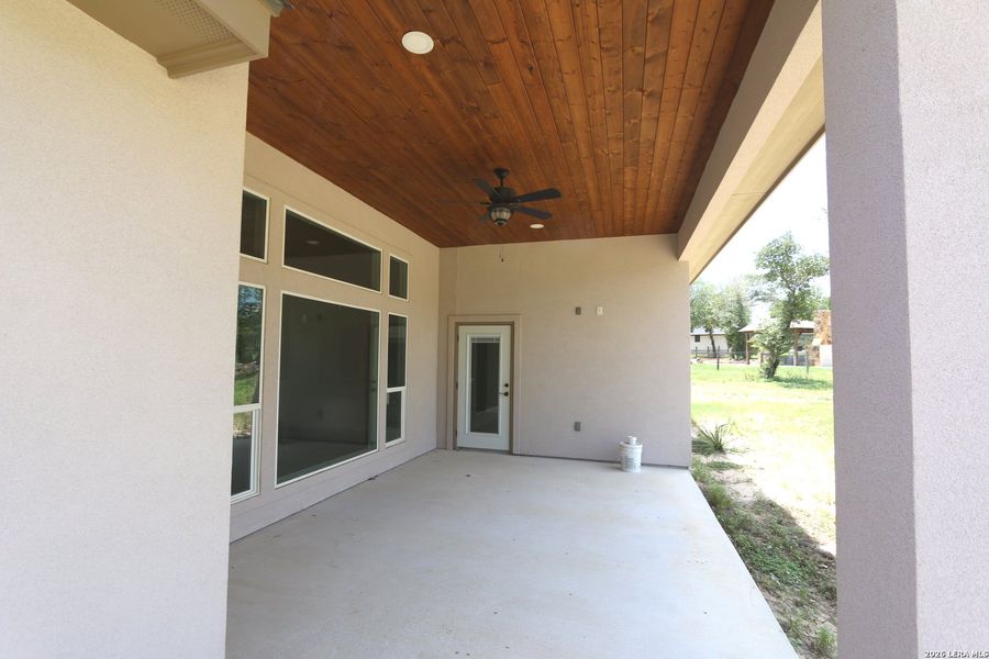 Exterior details and patio area of a home in , Floresville (Image 4).