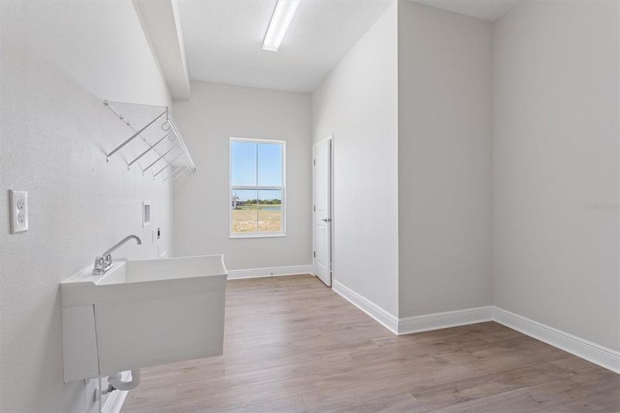 Spacious, unfurnished interior of a new home in Oakfield, Parrish (Image 39).