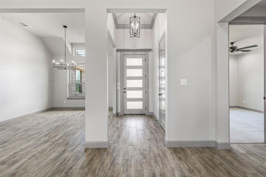 Spacious, unfurnished interior of a new home in Pecan Plantation, Granbury (Image 29).