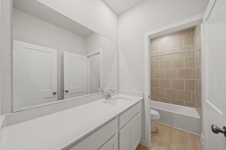 Furnished interior view inside a new home in Valor Park, Bay City (Image 9).