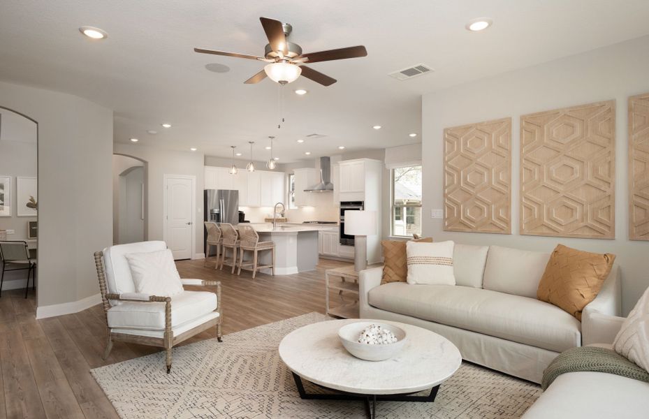 Representative furnished interior of a home built from the Mooreville by Pulte Homes in Crescent Bluff, Georgetown (Image 20).