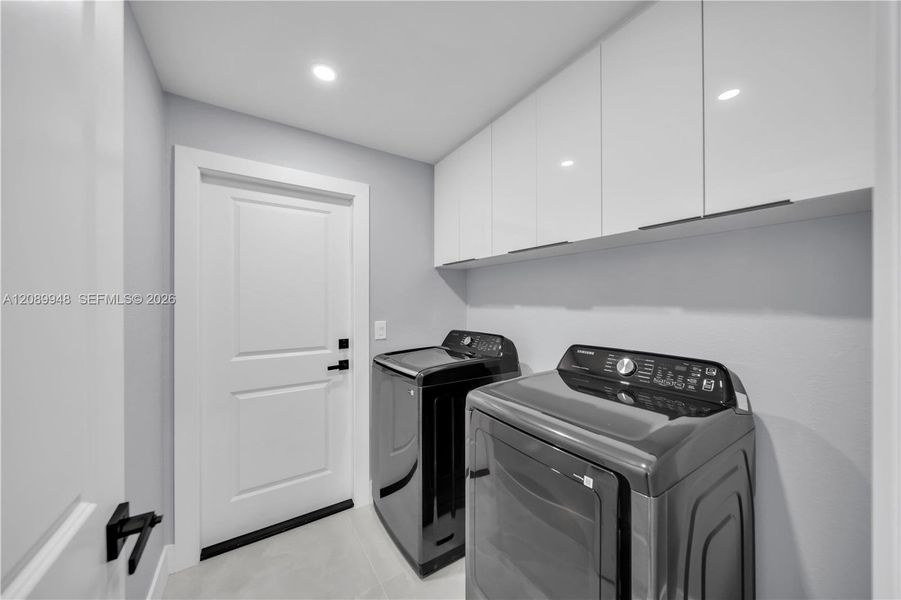 Furnished interior view inside a new home in , Cape Coral (Image 7).