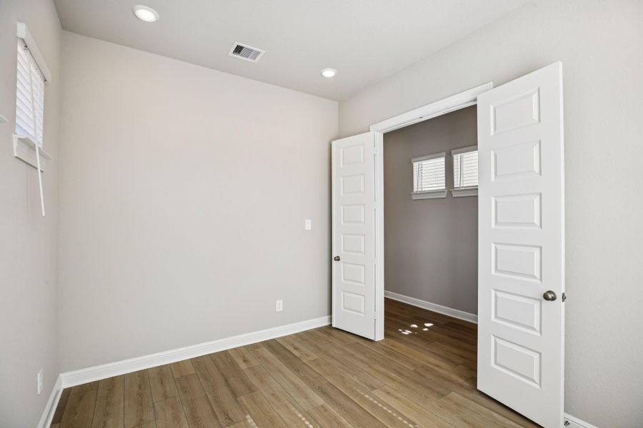 Spacious, unfurnished interior of a new home in Kemah Crossing - Luxe Series, Kemah (Image 31).