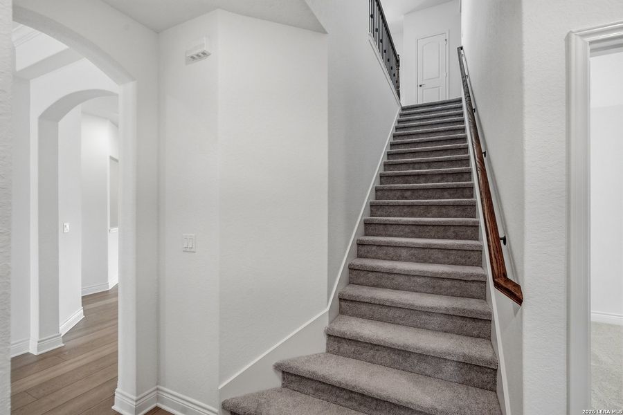 Spacious, unfurnished interior of a new home in Davis Ranch, San Antonio (Image 26).