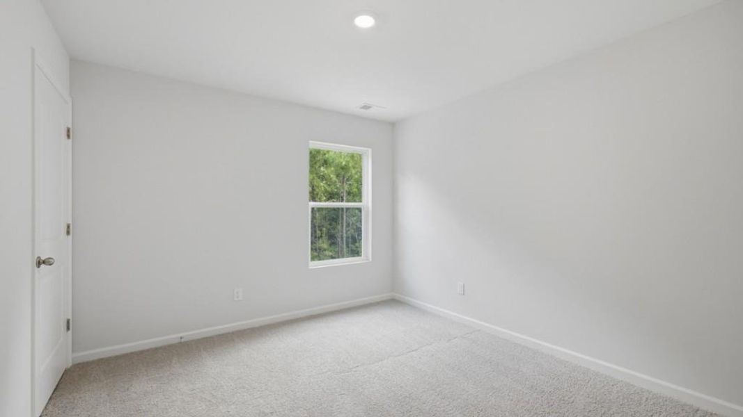 Spacious, unfurnished interior of a new home in Oaks at Cedar Grove, Fairburn (Image 22).