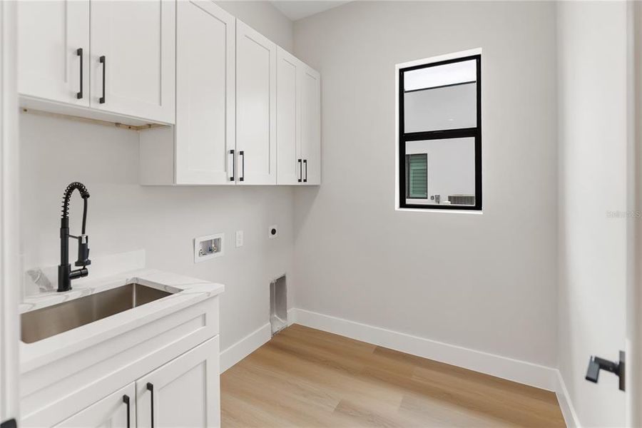 Furnished interior view inside a new home in , Port Charlotte (Image 40).