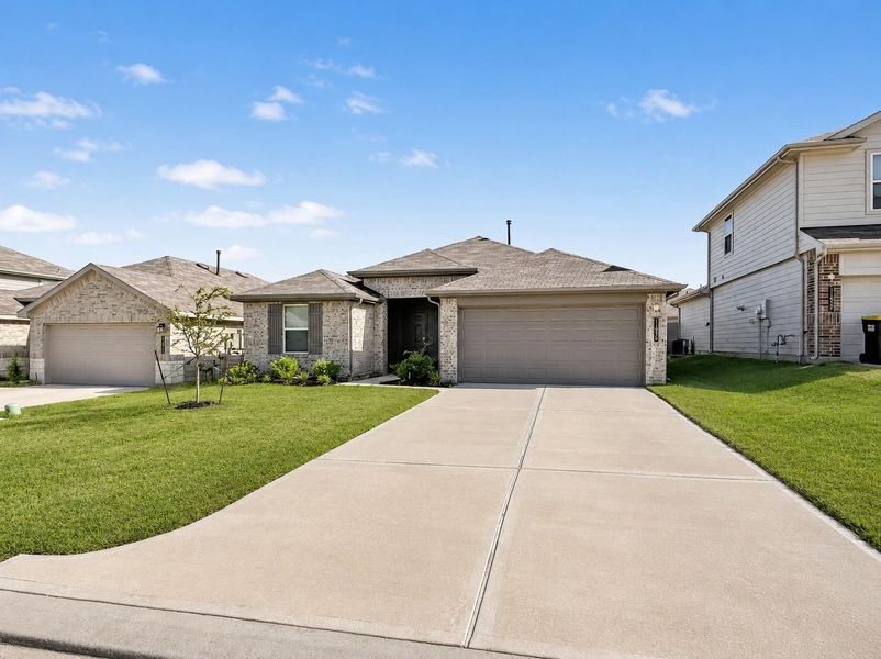 Front exterior of a new home in Summerwood Trails, Willis, TX, highlighting curb appeal (Image 25). Front exterior of a new home in Summerwood Trails, Willis, TX, highlighting curb appeal (Image 25).