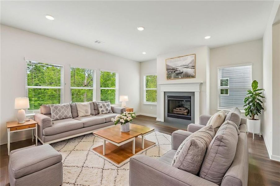 Furnished interior view inside a new home in Ivey Township, Dallas (Image 10).