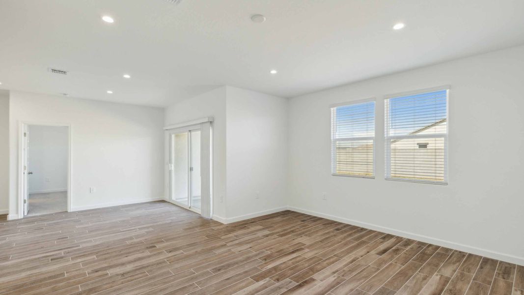 Spacious, unfurnished interior of a new home in Radiance at Superstition Vistas, Apache Junction (Image 18).