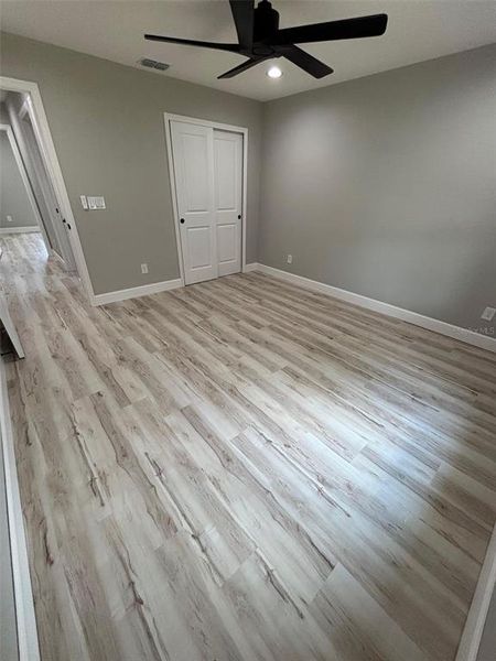 Spacious, unfurnished interior of a new home in , Cape Coral (Image 9).