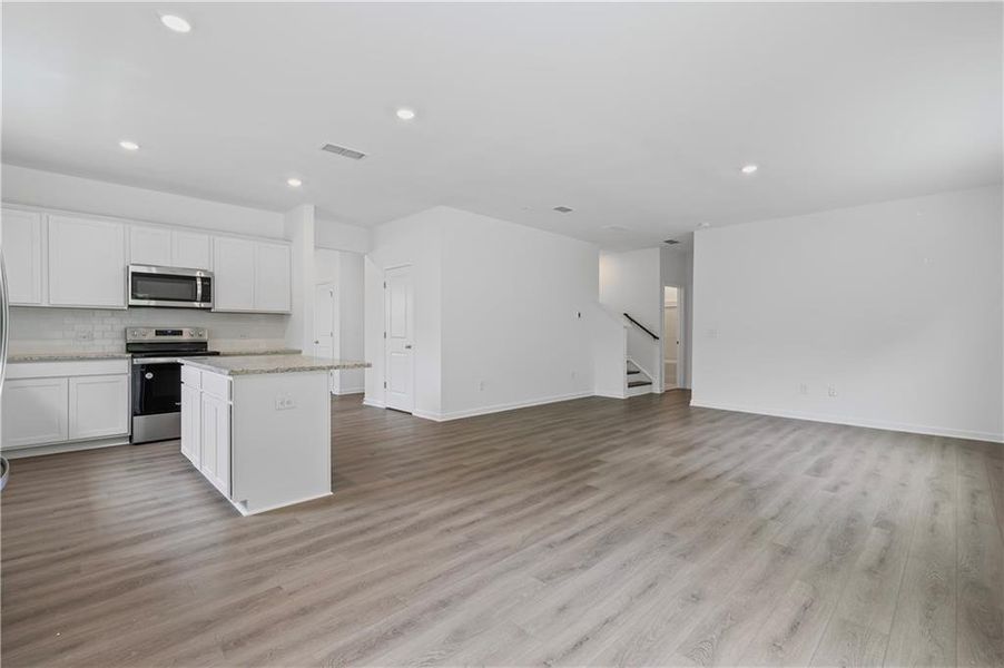 Spacious, unfurnished interior of a new home in Avery Ridge, Gainesville (Image 15).