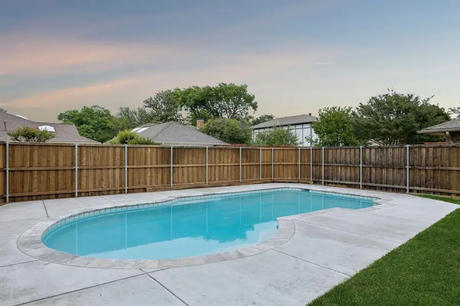 Exterior details and patio area of a home in , Dallas (Image 4).