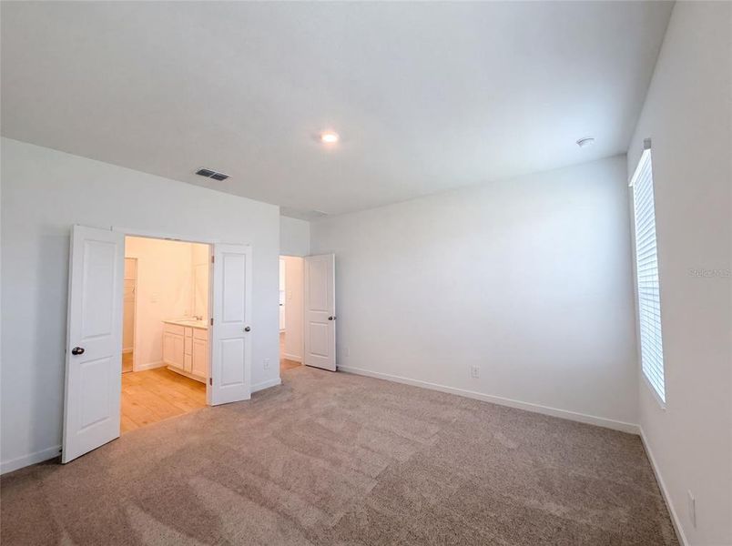Spacious, unfurnished interior of a new home in Hidden Ridge, Groveland (Image 9).