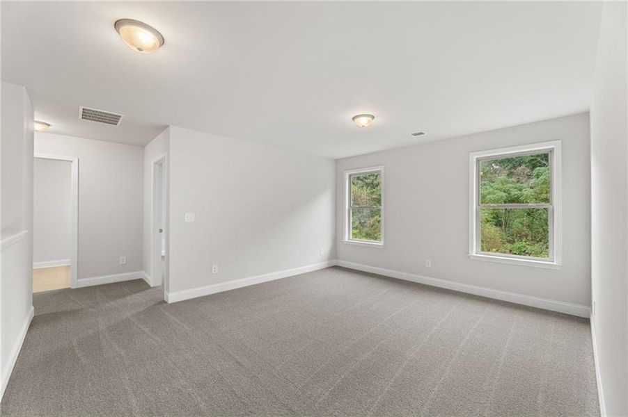 Spacious, unfurnished interior of a new home in Hellen Valley, Braselton (Image 25).