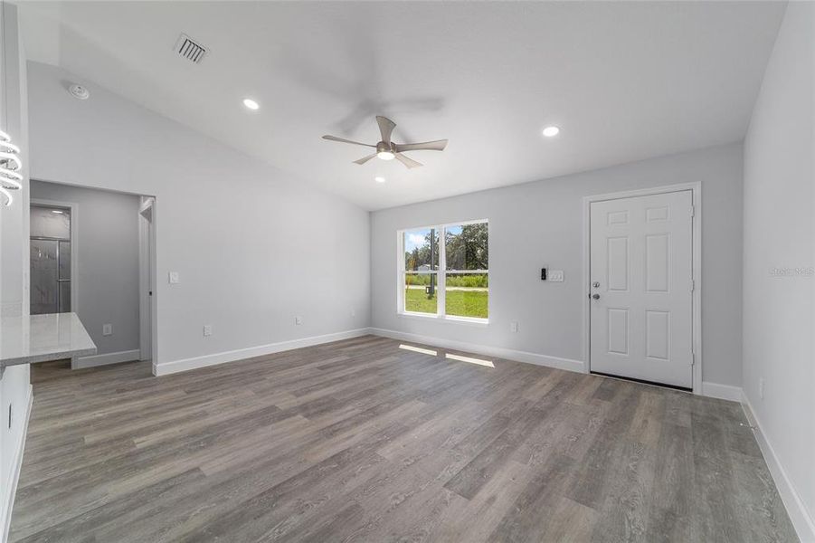 Spacious, unfurnished interior of a new home in , Dunnellon (Image 13).