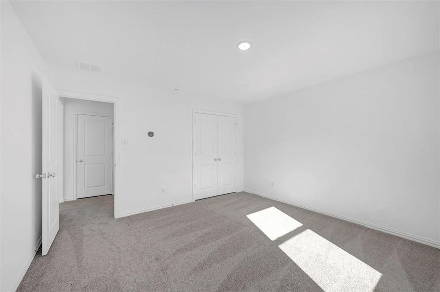 Spacious, unfurnished interior of a new home in Tarrytown, Crowley (Image 31).