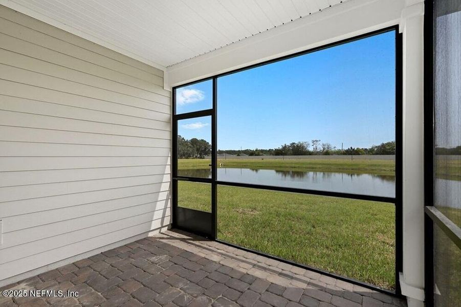 Exterior details and patio area of a home in Coopers Meadow, Jacksonville (Image 17).