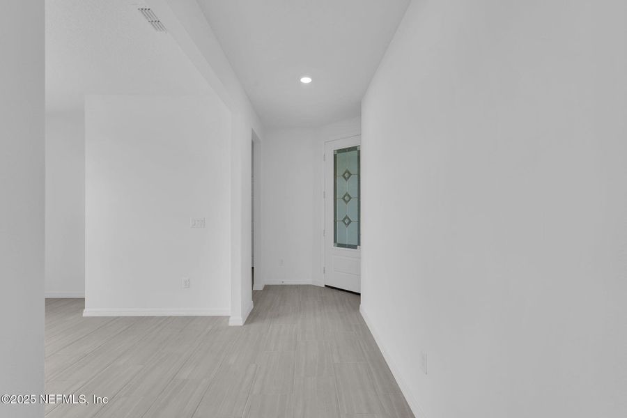 Spacious, unfurnished interior of a new home in Del Webb Wildlight, Yulee (Image 16).