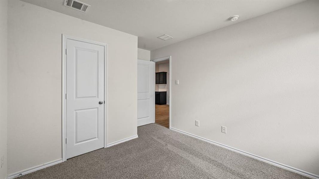 Spacious, unfurnished interior of a new home in Bluff Springs, Ferris (Image 33).
