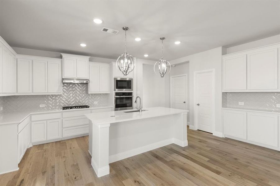 14. 14506 Herschel - Kitchen (2)