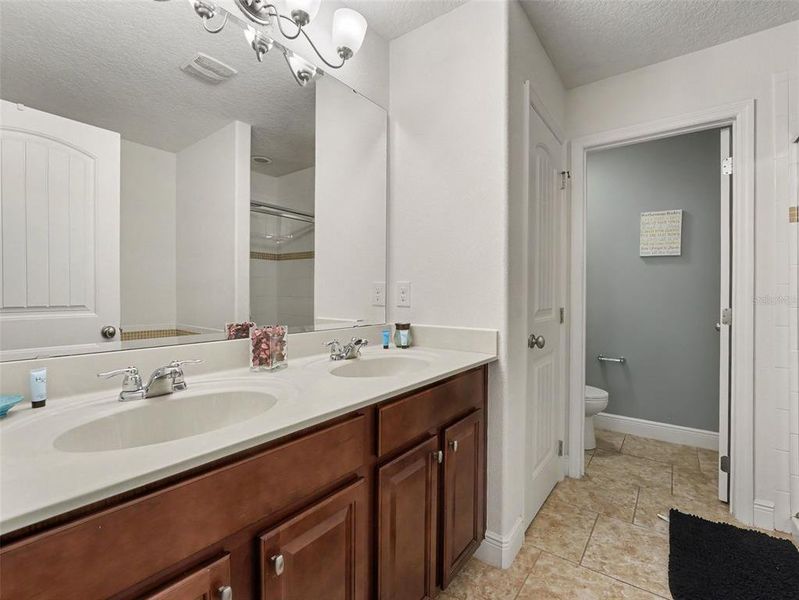Furnished interior view inside a new home in , Davenport (Image 23).