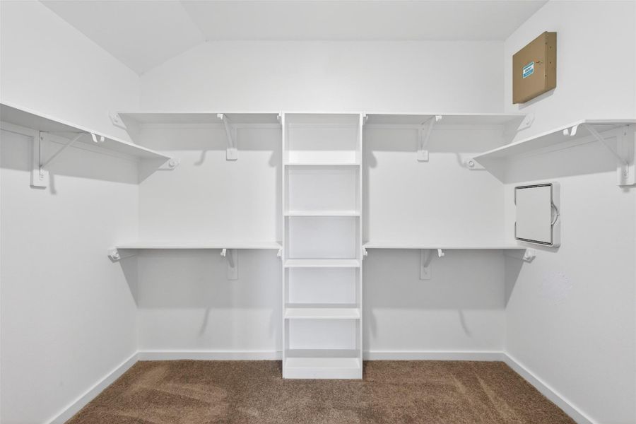 Spacious, unfurnished interior of a new home in , Alvin (Image 30).