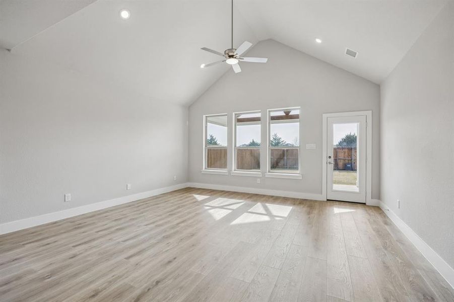 Spacious, unfurnished interior of a new home in Dove Hollow, Waxahachie (Image 16). Spacious, unfurnished interior of a new home in Dove Hollow, Waxahachie (Image 16).