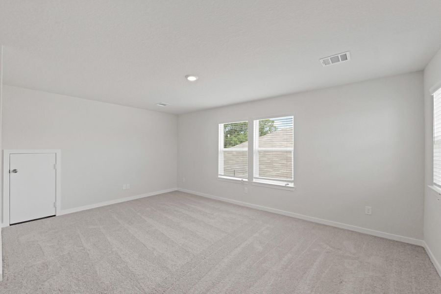 Spacious, unfurnished interior of a new home in Russell Ranch, Bay City (Image 18).