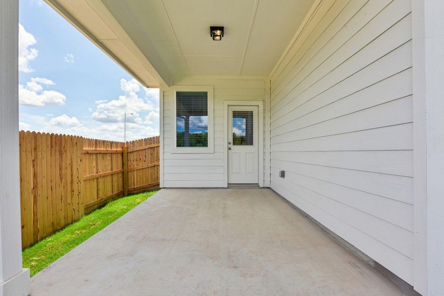 Exterior details and patio area of a home in Edgebrooke, Pflugerville (Image 22).