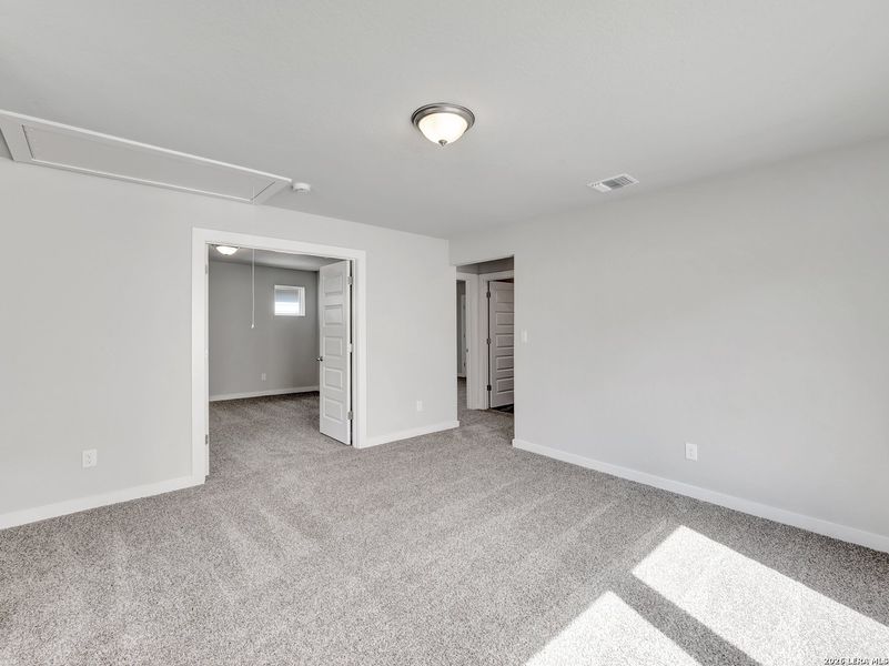 Spacious, unfurnished interior of a new home in Fairway Crossing, San Antonio (Image 20).