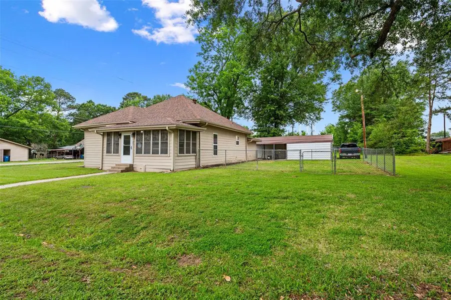 Exterior details and patio area of a home in , Quitman (Image 14).