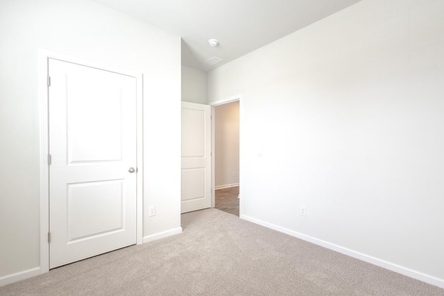 Spacious, unfurnished interior of a new home in , Summerville (Image 8).