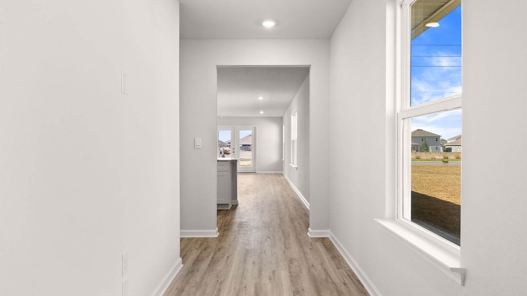 Spacious, unfurnished interior of a new home in Titus Park, Panama City (Image 15). Spacious, unfurnished interior of a new home in Titus Park, Panama City (Image 15).