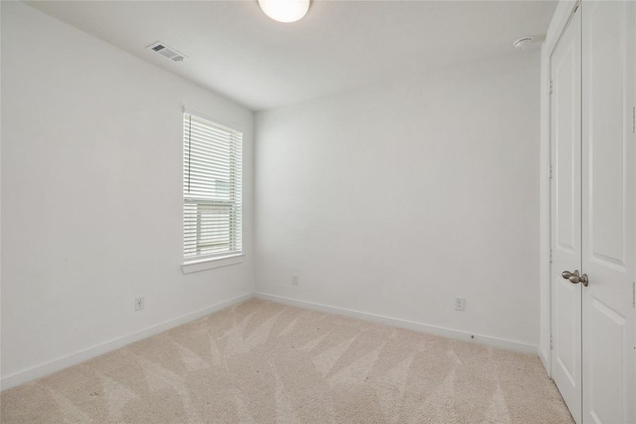 Spacious, unfurnished interior of a new home in Riceland, Mont Belvieu (Image 28).