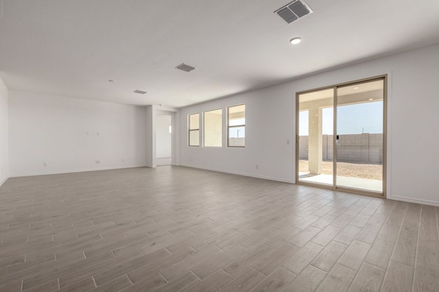 Spacious, unfurnished interior of a new home in Las Ventanas, Goodyear (Image 12).