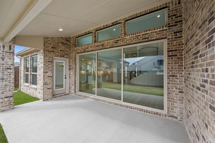 Exterior details and patio area of a home in High Country, Burleson (Image 4).
