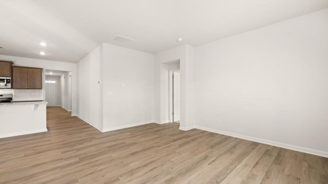 Spacious, unfurnished interior of a new home in South Wind, Union City (Image 14).