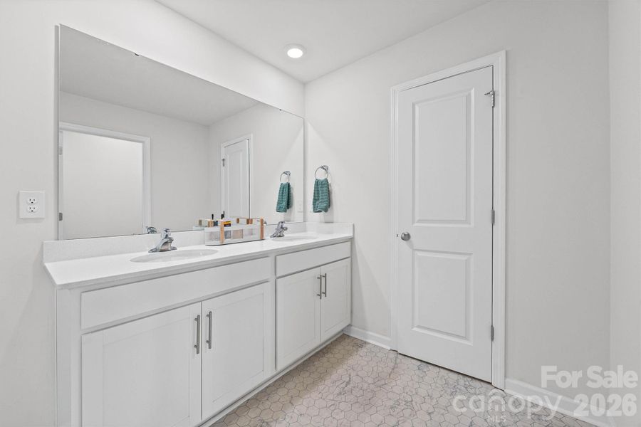 Furnished interior view inside a new home in Fergus Crossing, York (Image 12).