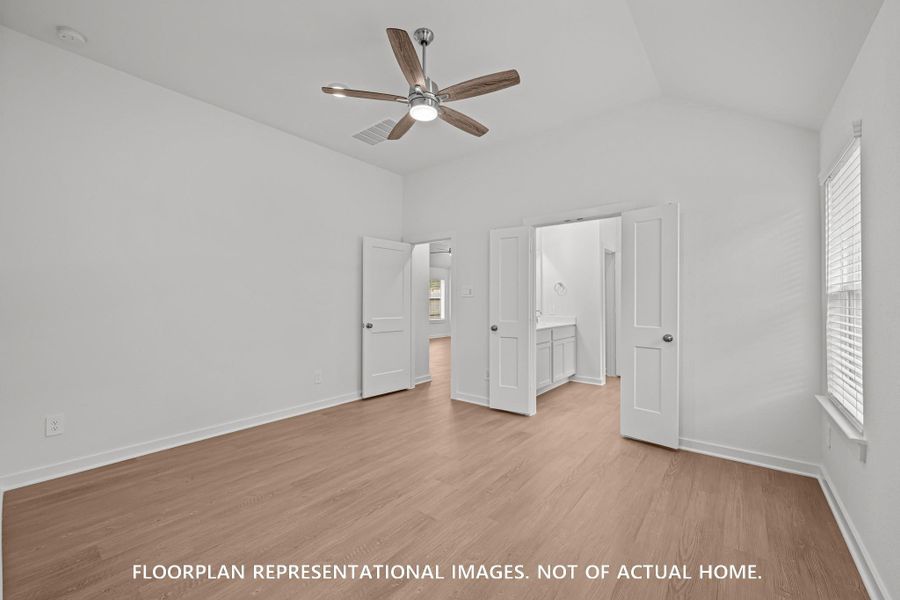 Spacious, unfurnished interior of a new home in Sorella, Tomball (Image 12).