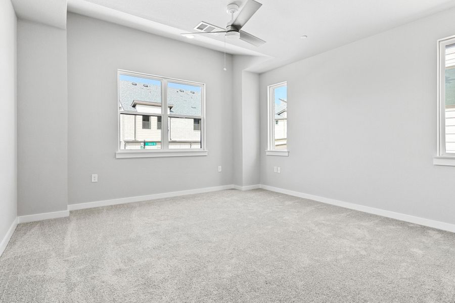 Spacious, unfurnished interior of a new home in Ten Mile Creek, Celina (Image 35).