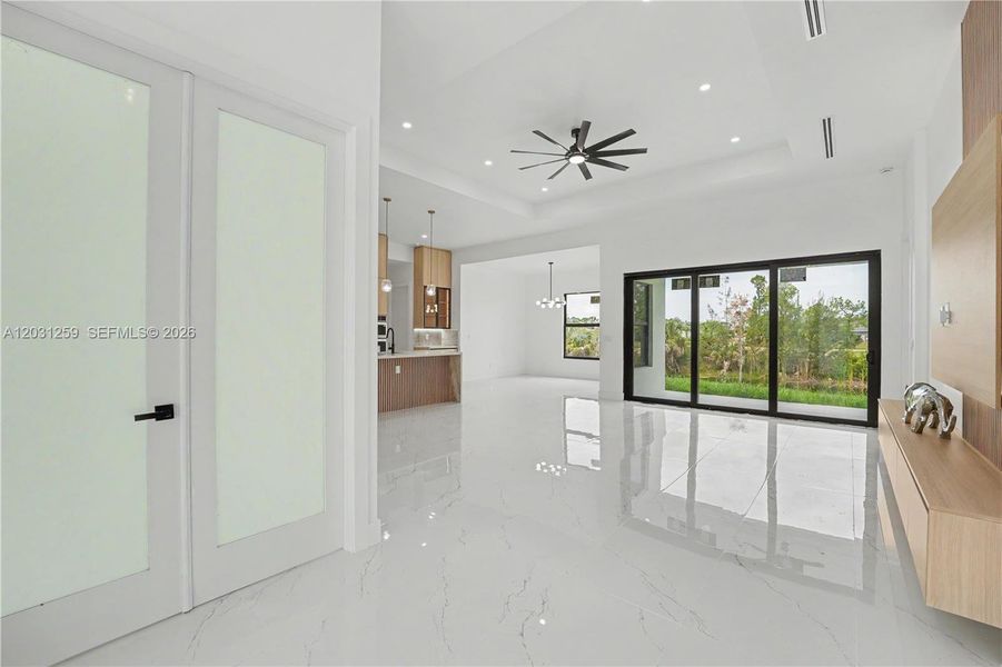 Spacious, unfurnished interior of a new home in , Cape Coral (Image 15).